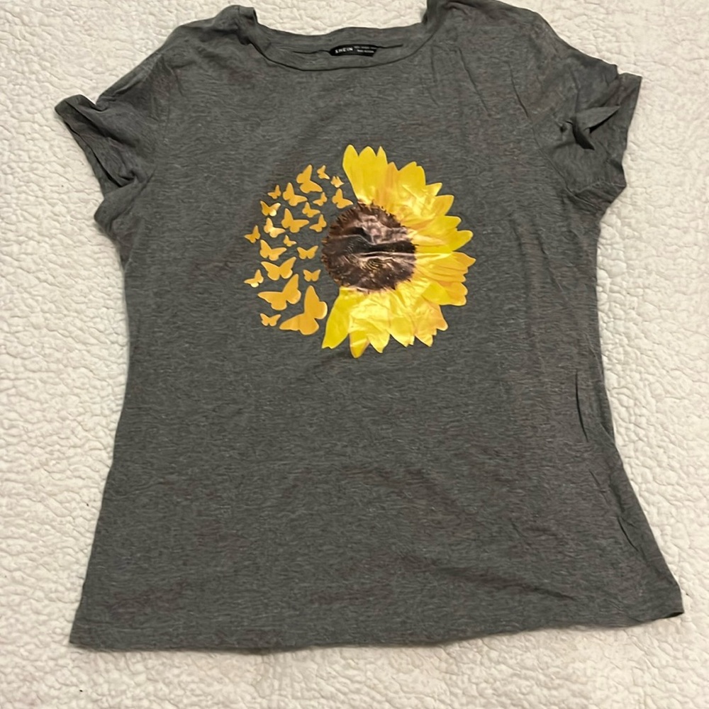 Grey sunflower shirt